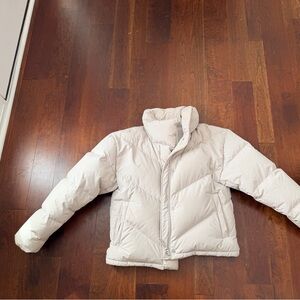 Aritzia  Cloud puff Jacket in Comet color